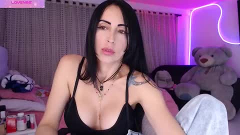 Snapshot of lyann_ chatting on 24, 10, 2025 Lyann  online show from 24, 10, 2025