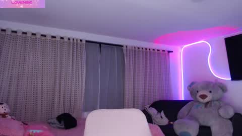 Snapshot of lyann_ chatting on 29, 10, 2025 Lyann  online show from 29, 10, 2025