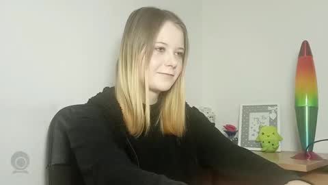 Snapshot of lydiasunny chatting on 6, 11, 2025 Lydia online show from 6, 11, 2025