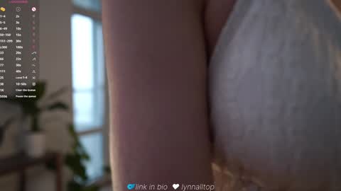 Snapshot of lynnalltop chatting on 5, 11, 2025 Natasha online show from 5, 11, 2025