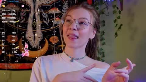 Snapshot of lyra_thenymph chatting on 18, 11, 2025 Lyra online show from 18, 11, 2025