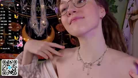 Snapshot of lyra_thenymph chatting on 25, 11, 2025 Lyra online show from 25, 11, 2025