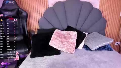    VIVIANA    online show from 15, 11, 2025