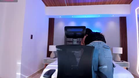 Snapshot of lyssa_muller chatting on 24, 10, 2025 Lyssa Everyday From 0700 to 1630 Col Time online show from 24, 10, 2025