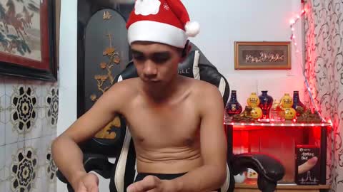 Snapshot of lyubovmoya3 chatting on 15, 12, 2024 SWEETPINOY online show from 15, 12, 2024