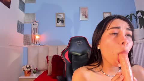 Snapshot of lyzzi_smith01 chatting on 4, 12, 2024 Lizzy smith online show from 4, 12, 2024