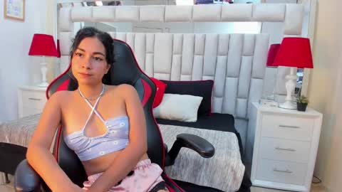 Snapshot of lyzzi_smith01 chatting on 15, 1, 2025 Lizzy smith online show from 15, 1, 2025