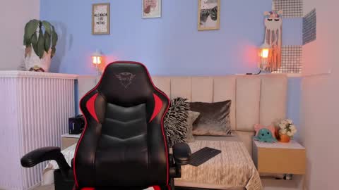 Snapshot of lyzzi_smith01 chatting on 27, 1, 2025 Lizzy smith online show from 27, 1, 2025