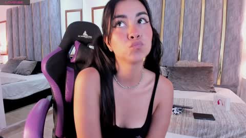 Snapshot of lyzzi_smith01 chatting on 5, 2, 2025 Lizzy smith online show from 5, 2, 2025