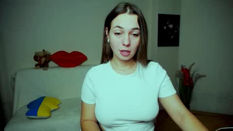 Snapshot of m_vikki chatting on 12, 11, 2025 Vikki online show from 12, 11, 2025