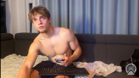 Snapshot of maaaaarieke chatting on 17, 10, 2025 maaaaarieke online show from 17, 10, 2025