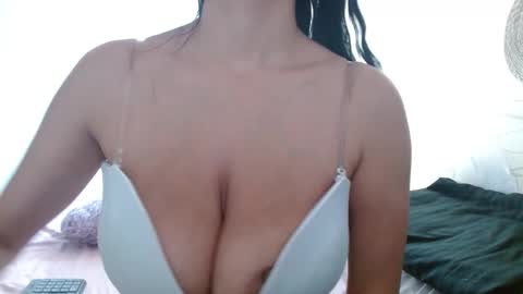 Snapshot of maaddy_thompson chatting on 19, 11, 2025 maaddy_thompson online show from 19, 11, 2025