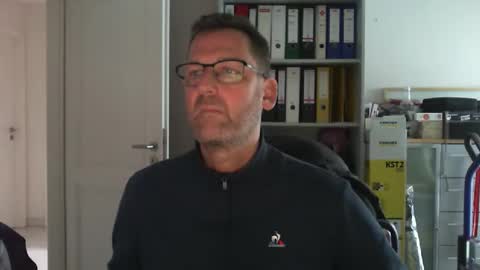 Snapshot of macfly67 chatting on 15, 12, 2025 macfly67 online show from 15, 12, 2025