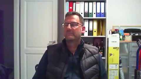 Snapshot of macfly67 chatting on 17, 12, 2025 macfly67 online show from 17, 12, 2025