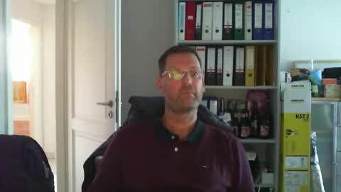 Snapshot of macfly67 chatting on 18, 12, 2025 macfly67 online show from 18, 12, 2025