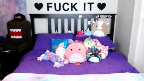 Mackenzie Wolfe online show from 20, 11, 2025