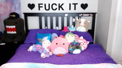 Mackenzie Wolfe online show from 27, 11, 2025