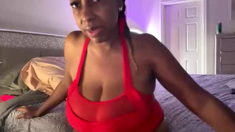 Snapshot of madam_glam chatting on 2, 10, 2025 madam_glam online show from 2, 10, 2025