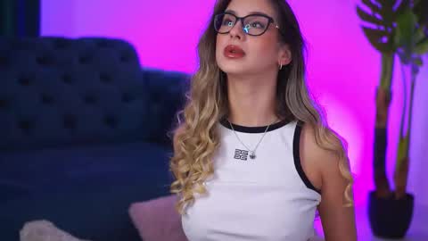 Snapshot of maddiebryggs chatting on 1, 12, 2025 Maddie online show from 1, 12, 2025