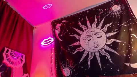 Snapshot of maddilust chatting on 5, 3, 2026 Miss Lust online show from 5, 3, 2026