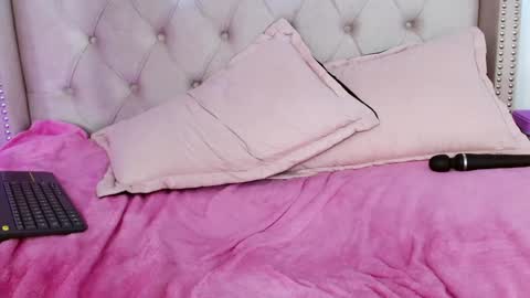 Snapshot of maddy_14 chatting on 6, 12, 2024 Maddy UwU online show from 6, 12, 2024