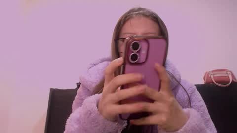 Snapshot of maddy_14 chatting on 13, 11, 2025 Maddy UwU online show from 13, 11, 2025