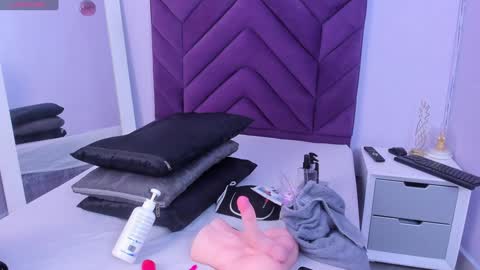 Snapshot of maddyjohnsonn chatting on 7, 2, 2025 maddyjohnsonn online show from 7, 2, 2025