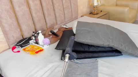 Snapshot of maddyjohnsonn chatting on 23, 2, 2025 maddyjohnsonn online show from 23, 2, 2025