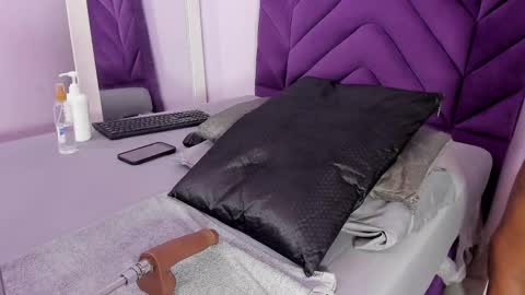 Snapshot of maddyjohnsonn chatting on 17, 9, 2025 maddyjohnsonn online show from 17, 9, 2025