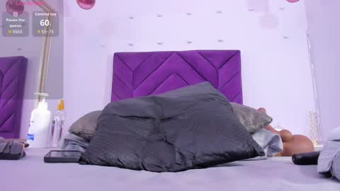 Snapshot of maddyjohnsonn chatting on 8, 11, 2025 maddyjohnsonn online show from 8, 11, 2025