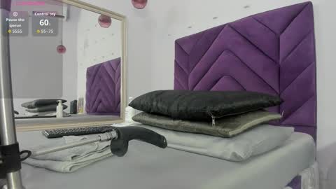 Snapshot of maddyjohnsonn chatting on 24, 11, 2025 maddyjohnsonn online show from 24, 11, 2025