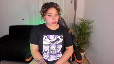 madelaine_taylor online show from 2, 1, 2025