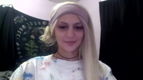 Snapshot of madelinevalentine chatting on 17, 10, 2025 madeline online show from 17, 10, 2025
