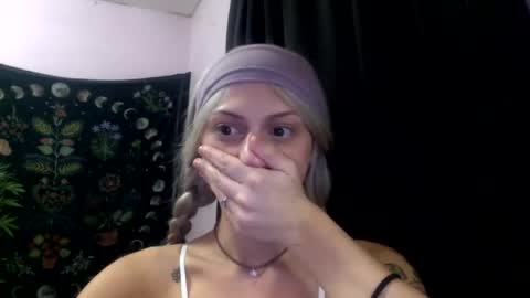 Snapshot of madelinevalentine chatting on 26, 10, 2025 madeline online show from 26, 10, 2025
