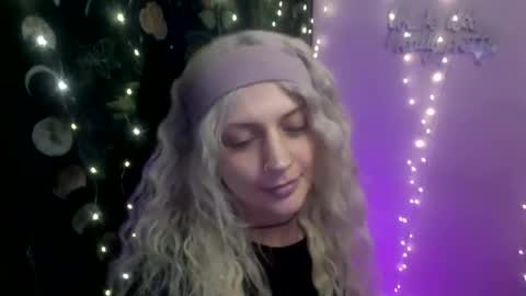 Snapshot of madelinevalentine chatting on 18, 11, 2025 madeline online show from 18, 11, 2025
