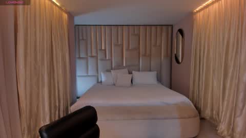 Maddi Collins online show from 8, 1, 2026