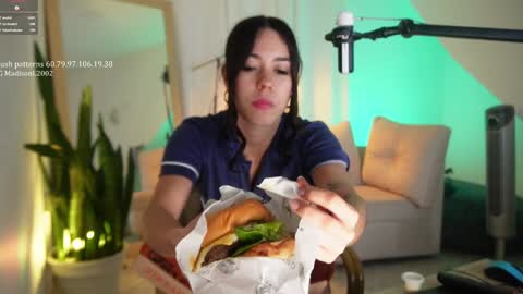 madisonlara online show from 1, 1, 2025