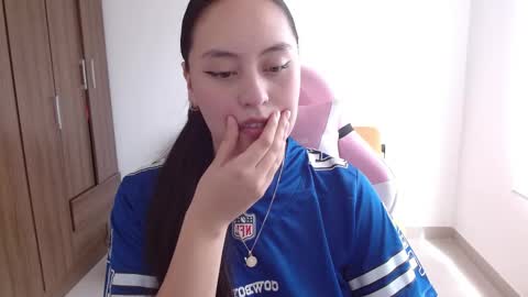 Snapshot of madissonn__ chatting on 5, 11, 2025 MADY online show from 5, 11, 2025