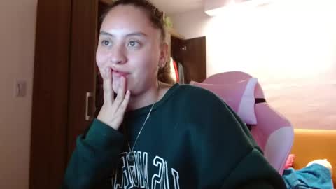 Snapshot of madissonn__ chatting on 12, 11, 2025 MADY online show from 12, 11, 2025