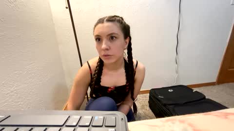 MayUjoin29 online show from 22, 1, 2025