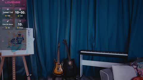 Snapshot of madnessalise chatting on 11, 11, 2025 Alice online show from 11, 11, 2025