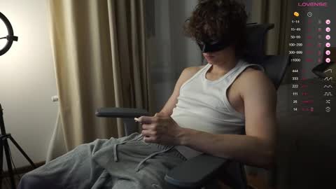 Snapshot of maestro3369 chatting on 13, 11, 2025 Mike XMaestro 3369 online show from 13, 11, 2025