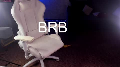 Maevee online show from 10, 2, 2025