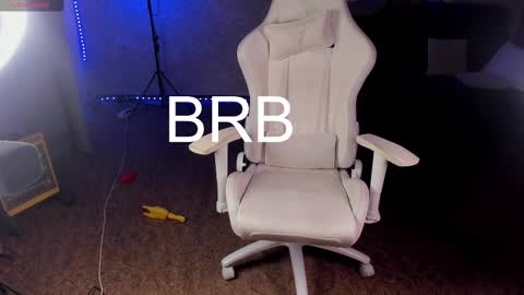 Maevee online show from 17, 2, 2025