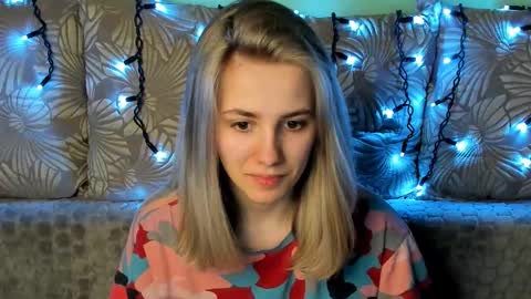 Snapshot of maggiecake chatting on 8, 3, 2025 Maggie online show from 8, 3, 2025