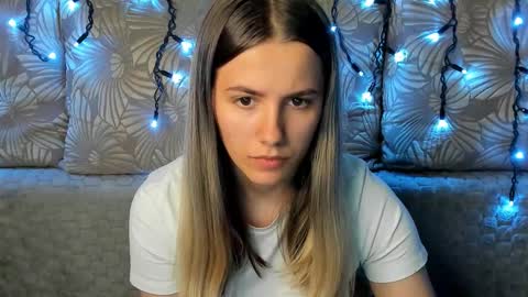 Snapshot of maggiecake chatting on 22, 10, 2025 Maggie online show from 22, 10, 2025