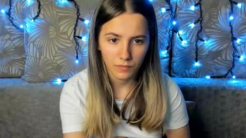 Snapshot of maggiecake chatting on 25, 10, 2025 Maggie online show from 25, 10, 2025