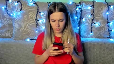 Snapshot of maggiecake chatting on 28, 10, 2025 Maggie online show from 28, 10, 2025