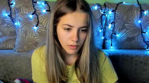 Snapshot of maggiecake chatting on 4, 11, 2025 Maggie online show from 4, 11, 2025