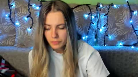 Snapshot of maggiecake chatting on 8, 11, 2025 Maggie online show from 8, 11, 2025